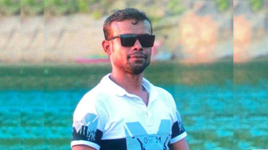 জাফলংয়ে দানবযন্ত্রে বালু–পাথর লুটপাট আতঙ্কে স্থানীয়রা