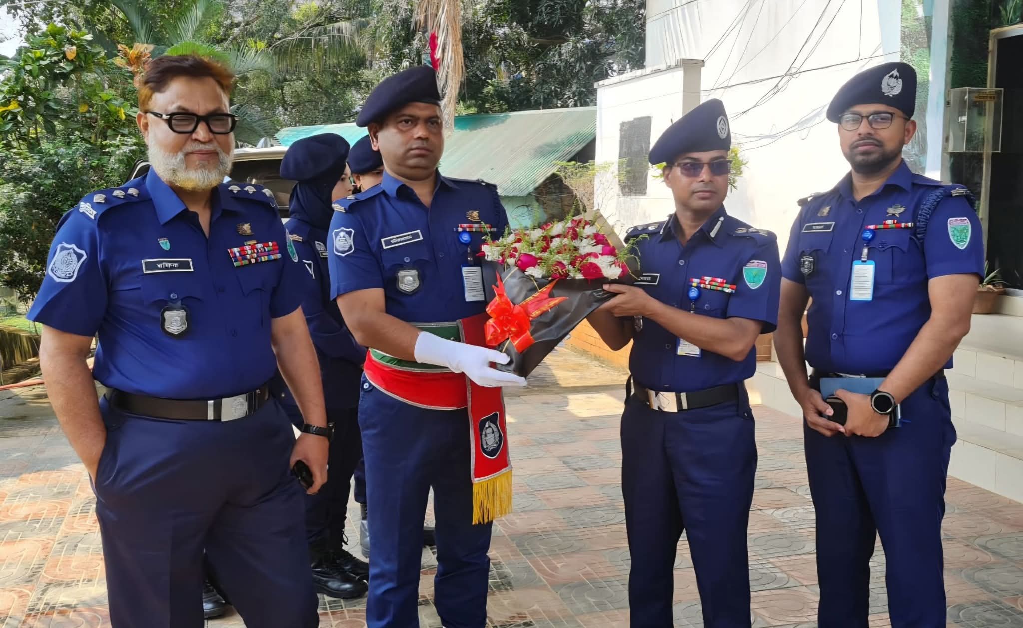 বড়লেখা থানা পরিদর্শনে অতিরিক্ত ডিআইজি