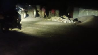 দিনে কাজ বন্ধ শ্রমিকদের, আর রাতের আঁধারে চলে জাফলং পাথর লুট