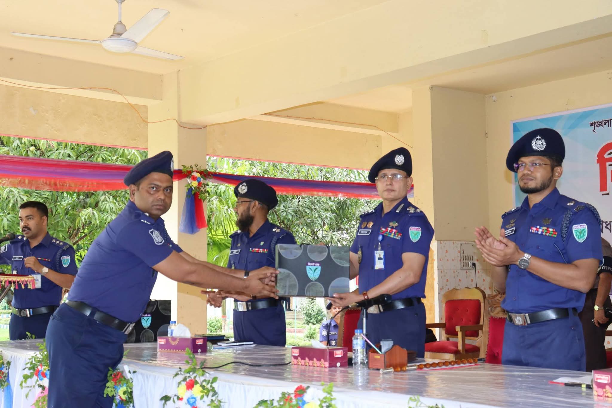 বড়লেখা থানার ওসি মনিরুজ্জামান খান শ্রেষ্ঠ ওসি নির্বাচিত