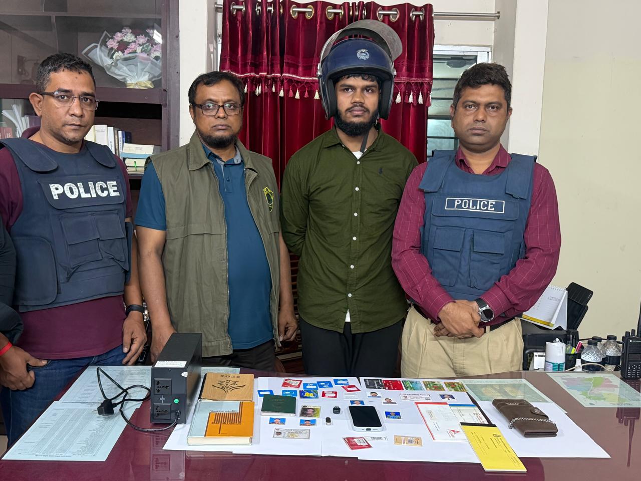 বড়লেখায় বিশেষ অভিযানে উগ্রবাদী সংগঠনের সদস্য ও চাকরিচ্যুত সেনা সদস্য গ্রেফতার।