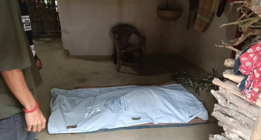 বড়লেখায় এক গৃহবধূ গলায় ফাঁস লাগিয়ে আত্মহত্যা করেছেন।