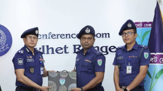 বড়লেখার ওসি মনিরুজ্জামান ও এএসআই সুলতান সিলেট বিভাগের শ্রেষ্ঠ পুরস্কৃত