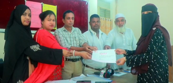 বড়লেখায় ব্র্যাকের উদ্যোগে হাঁস-মুরগি পালন বিষয়ে প্রশিক্ষণ, অর্ধশত প্রশিক্ষণার্থীর মাঝে সনদ বিতরণ।