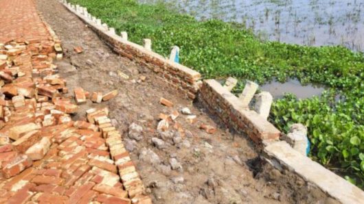 ​জুড়ীতে কাজ শেষ হওয়ার আগেই ধসে পড়ল ৮৬ লাখ টাকার রাস্তা ও গাইডওয়াল
