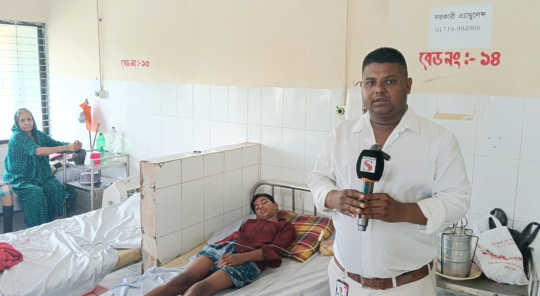 একদিন স্কুলে অনুপস্থিত থাকায় শিক্ষার্থীকে পিটিয়ে জখমের অভিযোগ, হাসপাতালে ভর্তি