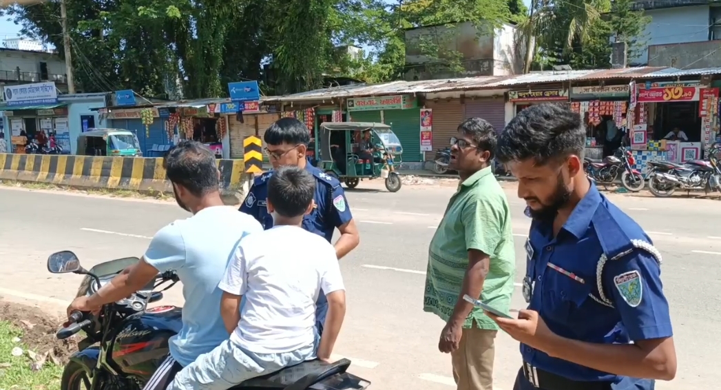 বড়লেখায় পুলিশ সুপারের নির্দেশনায় বিশেষ ট্রাফিক অভিযান